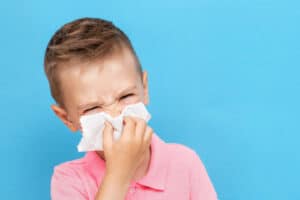 child with spring allergies
